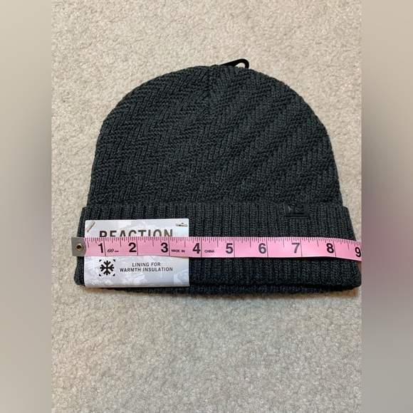 NWT Kenneth Cole Reaction Charcoal Herringbone Knit Beanie Unisex - Picture 4 of 6